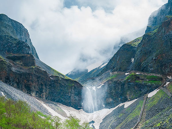 白山徒步露水河